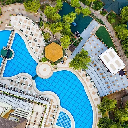 Utopia World Resort 5*