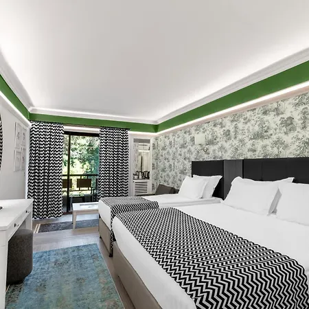 Utopia World Resort 5*