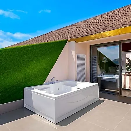 Utopia World Resort 5*