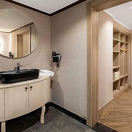 Utopia World Resort 5*