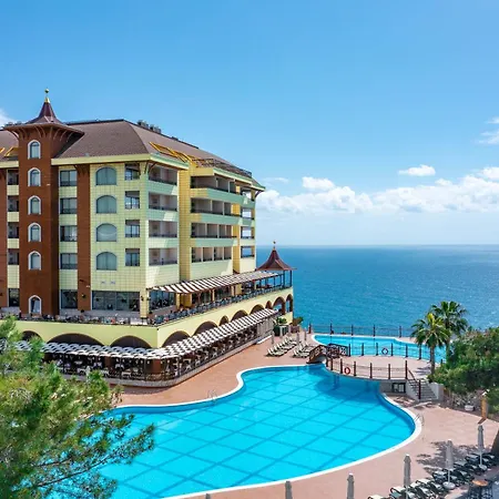 Utopia World Resort 5*