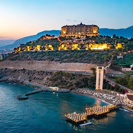 Utopia World Resort 5*