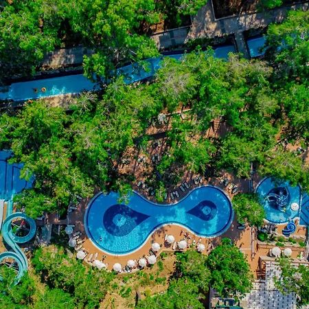 Utopia World Resort 5*