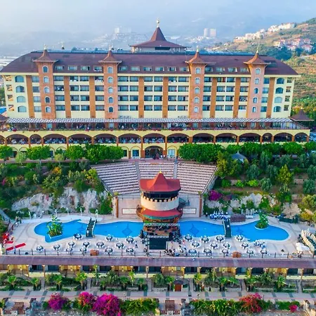 Utopia World Resort 5*